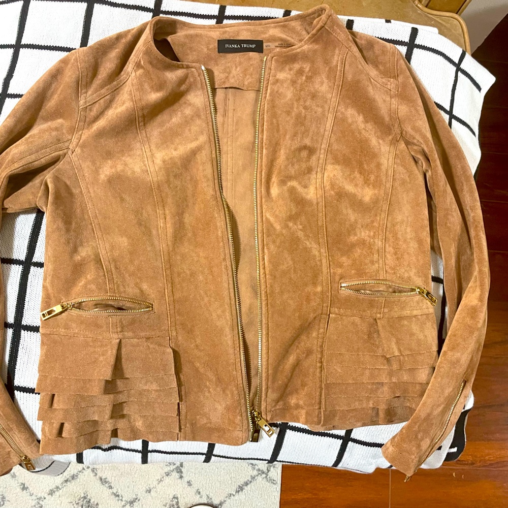 Super cute camel suede jacket (size L)